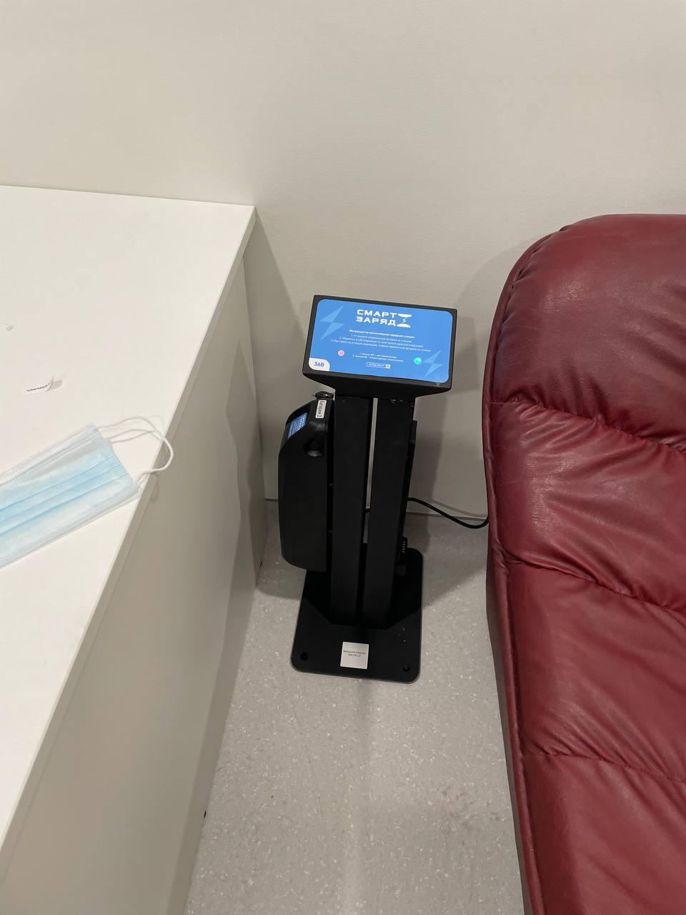 Connected charging station prototype with a built-in display